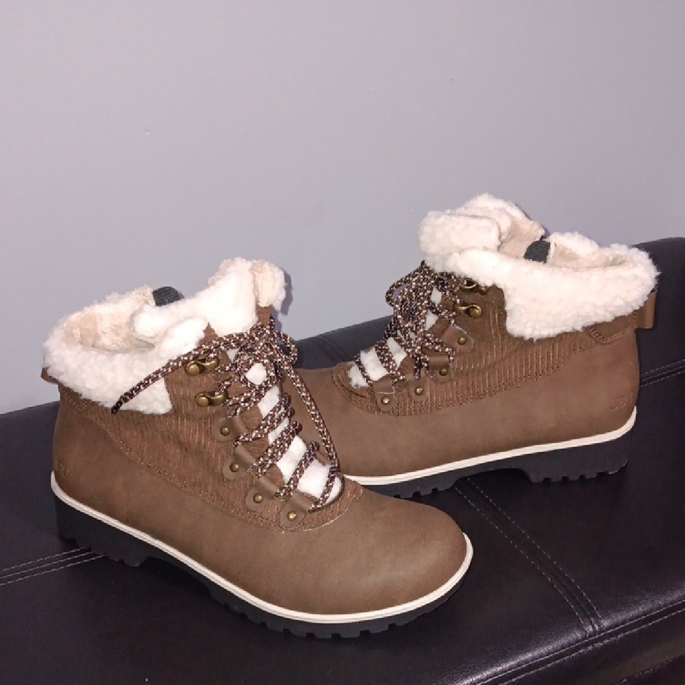 JBU Brown Boots with White Fur Lining - Picture 2 of 6